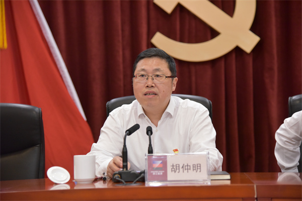 集團黨委書記、董事長胡仲明上專題黨課。 祝益軍 攝.jpg